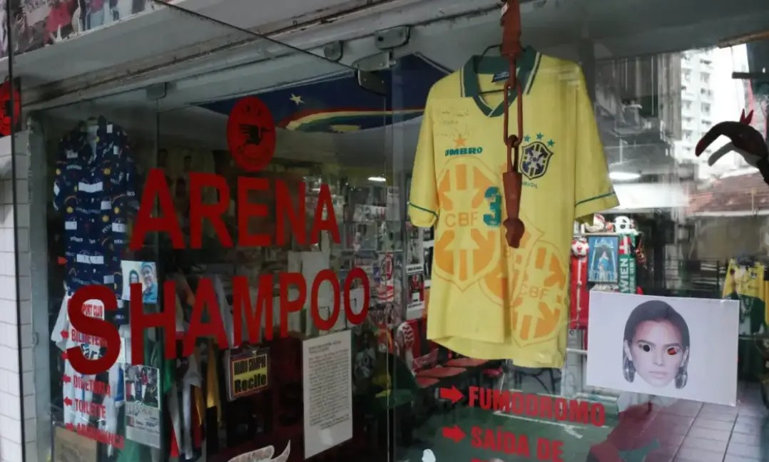 世界最差球队连续四年没赢球，成绩好转反遭球迷上街“抗议”